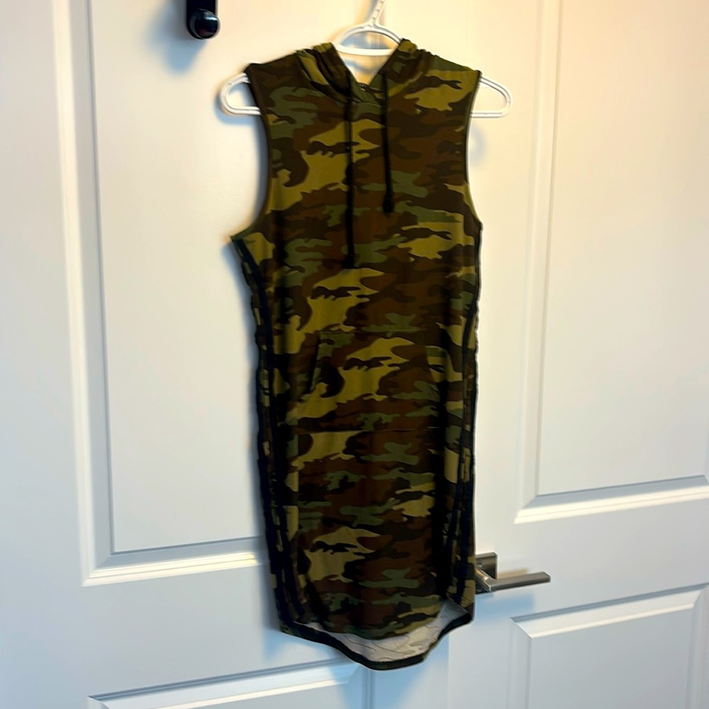 Camo print stretch dress with hood.